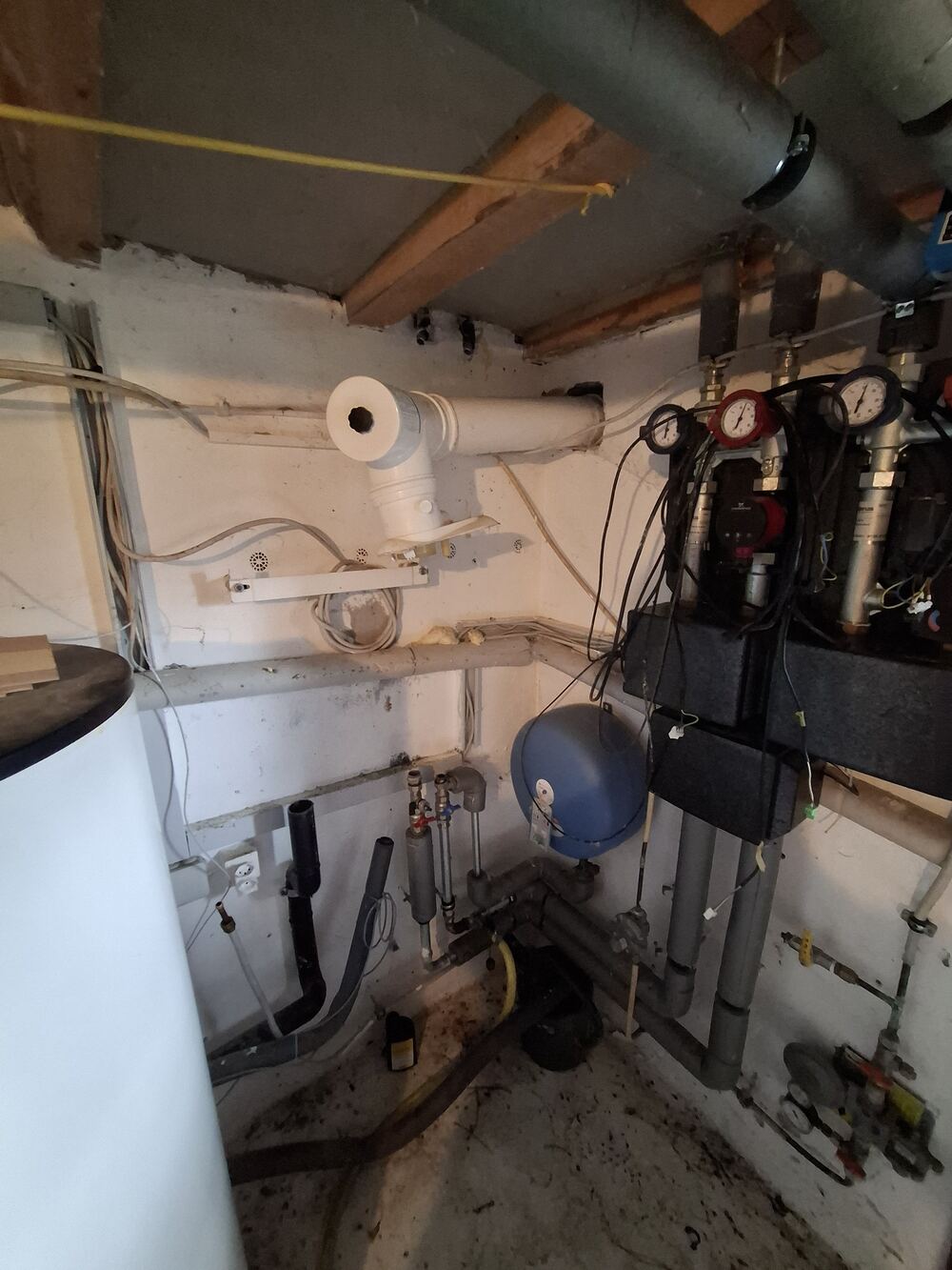 AVANT - Chaudière gaz hors service retirée avant remplacement par AMIAR Services Sàrl