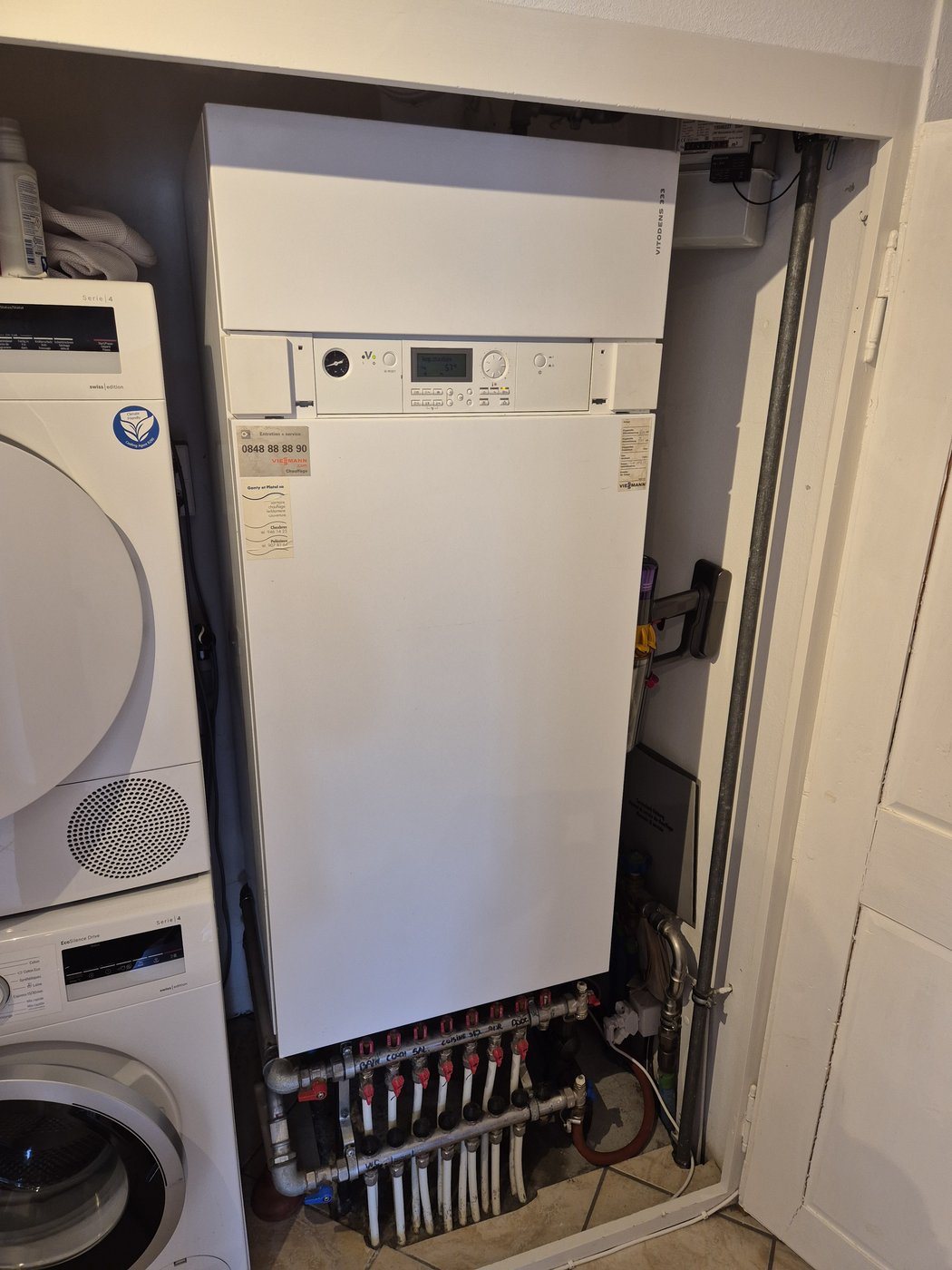 AVANT - Ancienne chaudière gaz Viessmann Vitodens avant remplacement par AMIAR Services Sàrl