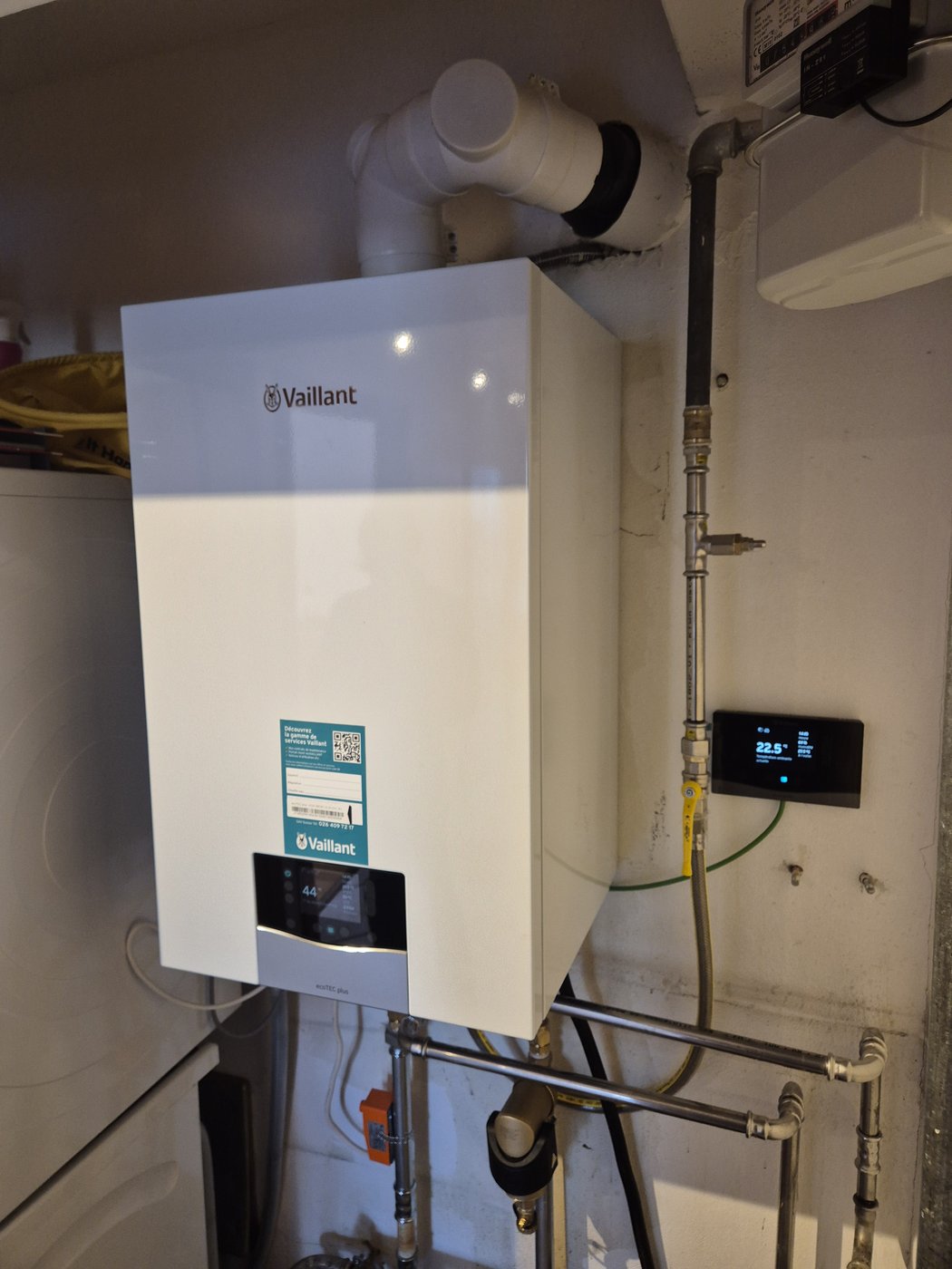 APRÈS - Nouvelle chaudière gaz à condensation Vaillant ecoTEC plus installée par AMIAR Services Sàrl