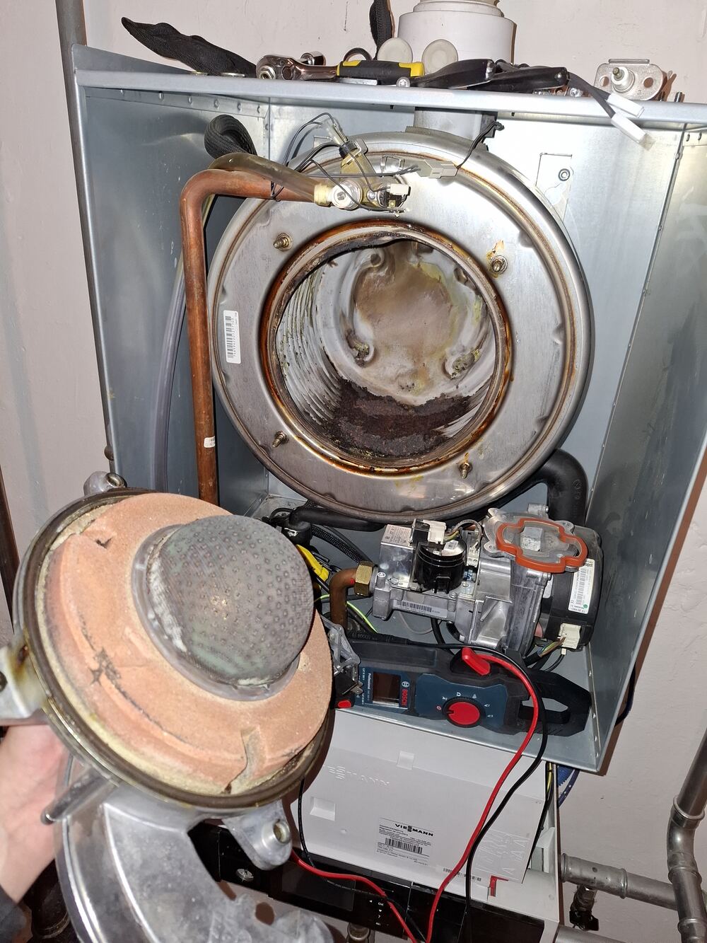 AVANT — Brûleur Viessmann encrassé lors d'un dépannage urgent