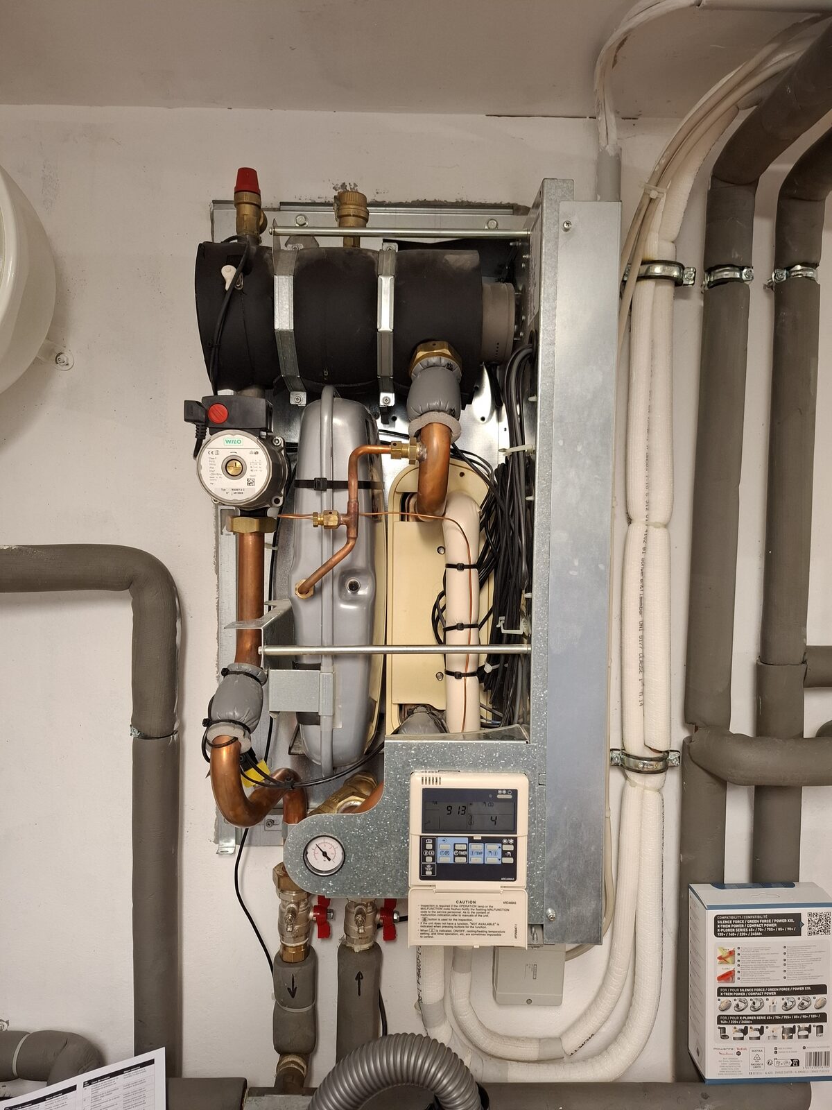 Ancien module hydraulique intérieur Daikin avant remplacement à Etoy